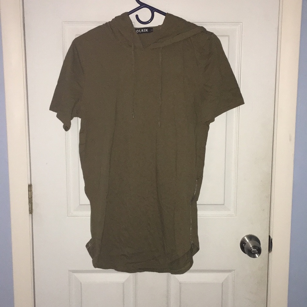 Hooded short sleeve shirt